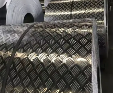TẤM NHÔM GÂN CHỐNG TRƯỢT ỨNG DỤNG TRONG CÔNG NGHIỆP VÀ DÂN DỤNG