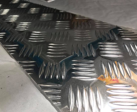 NHÔM GÂN A5052 CÓ DỄ CẮT, CHẤN VÀ GIA CÔNG KHÔNG?