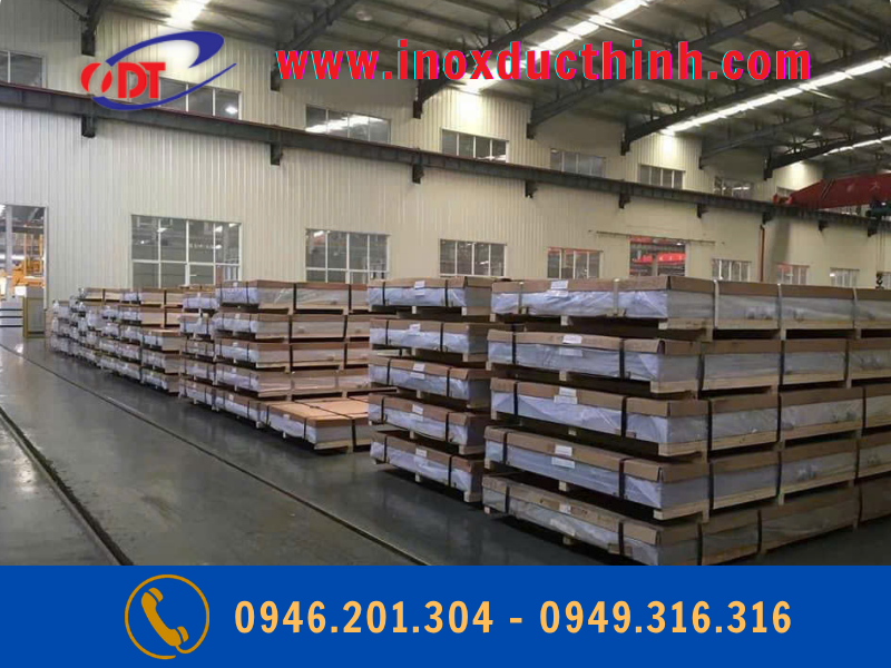 TẤM INOX MÀU ĐỎ XƯỚC
