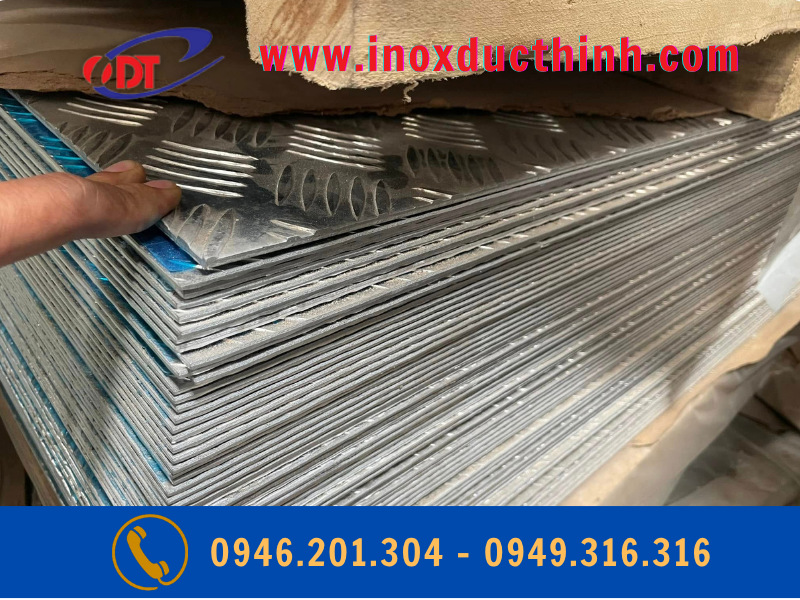 Nhôm tấm gân chống trượt A3003 H14 dày 2.5mm
