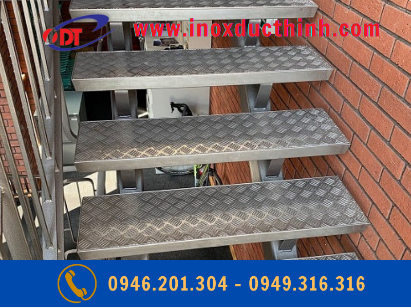 TẤM NHÔM GÂN CHỐNG TRƯỢT