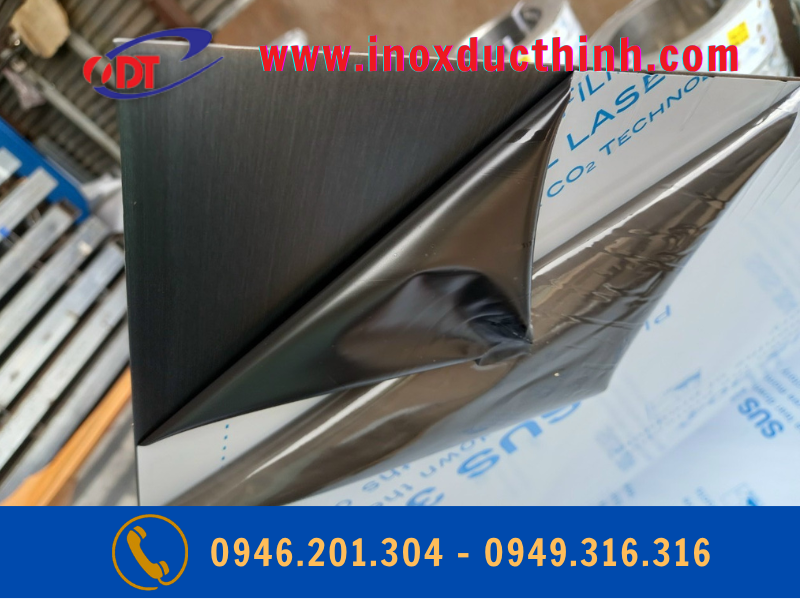 TẤM INOX MÀU ĐEN XƯỚC