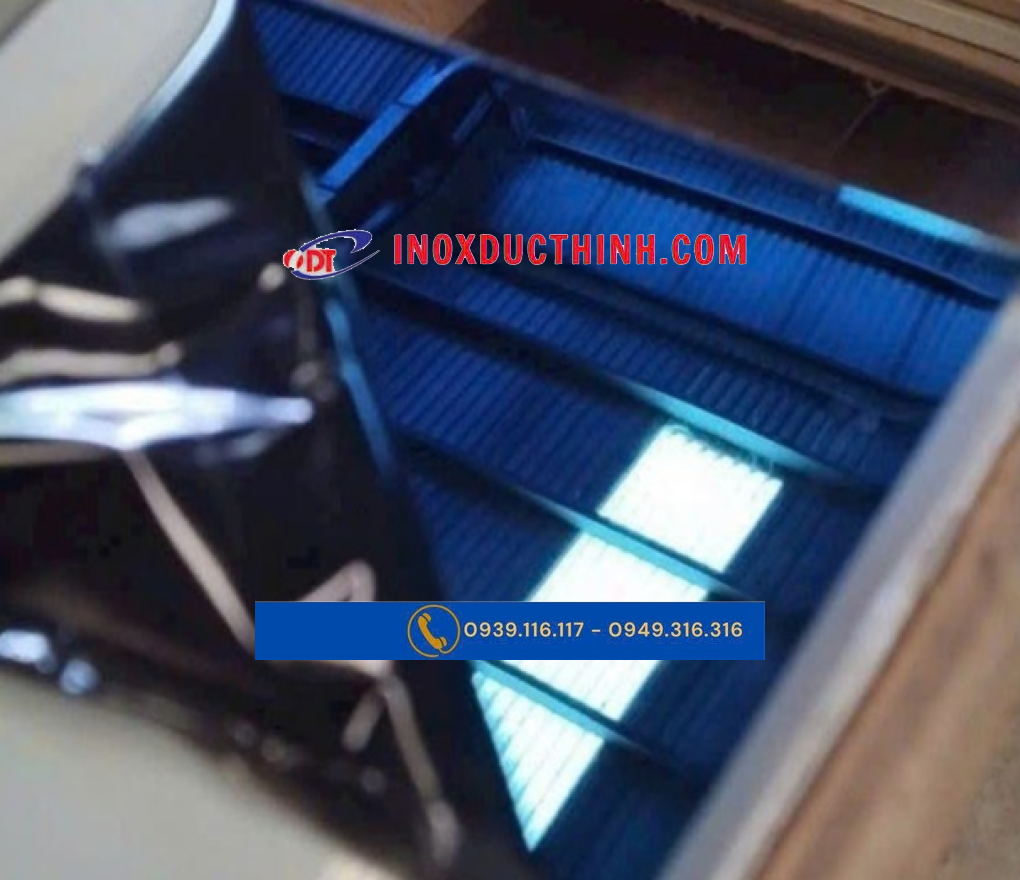 TẤM INOX XANH DƯƠNG GƯƠNG – ĐIỂM NHẤN HIỆN ĐẠI CHO KHÔNG GIAN