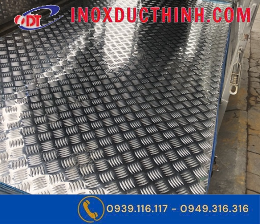 Nhôm Tấm Gân Chống Trượt A3003 H14 Dày 1.5mm – Quy Cách Và Ứng Dụng