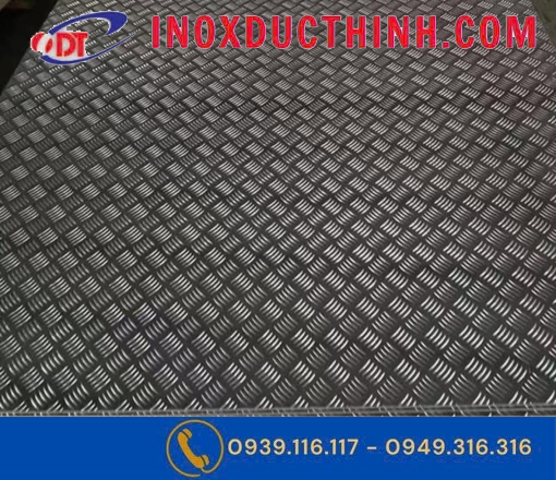 NHÔM TẤM GÂN A3003 H14 DÀY 1.8MM – CHỐNG TRƯỢT, DỄ GIA CÔNG