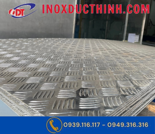 Nhôm Gân Chống Trượt Dày 2.5mm – Giải Pháp Cho Sàn Công Nghiệp Và Lối Đi